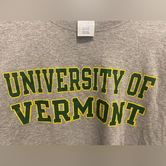 University of Vermont T shirt. Awesome condition and solid fabric. - Picture 3 of 4